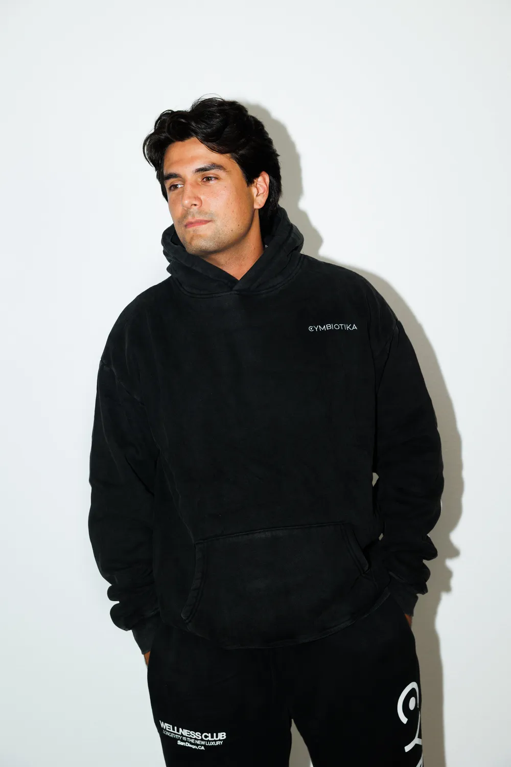 Cymbiotika Wellness Club Hoodie hettegenser faded black unisex